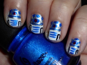 R2-D2 Nail Art (2)